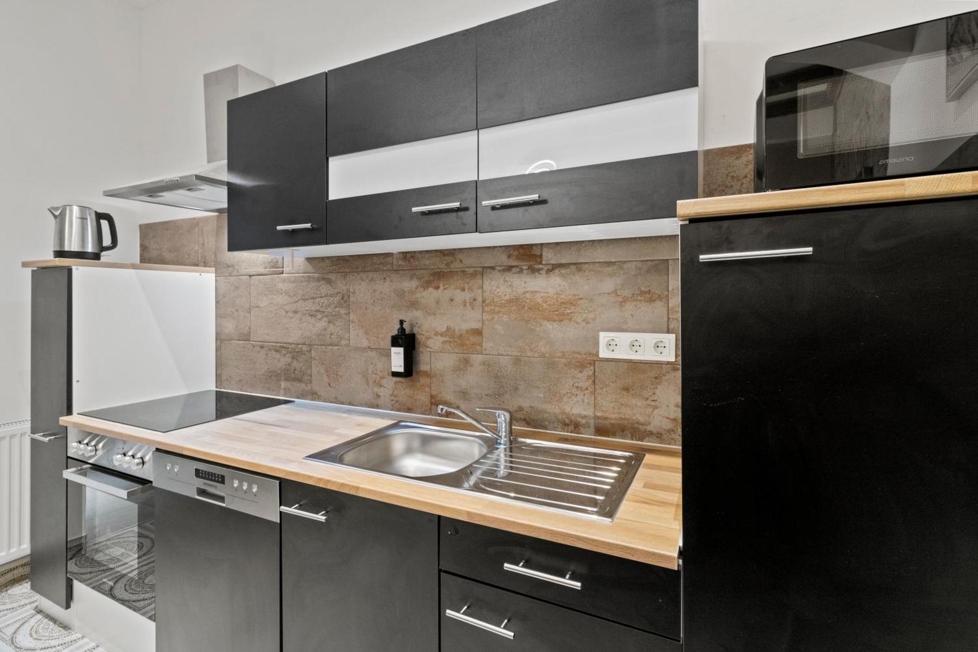 City & Sky Wiens Mit Flughafennaehe Appartement Wenen